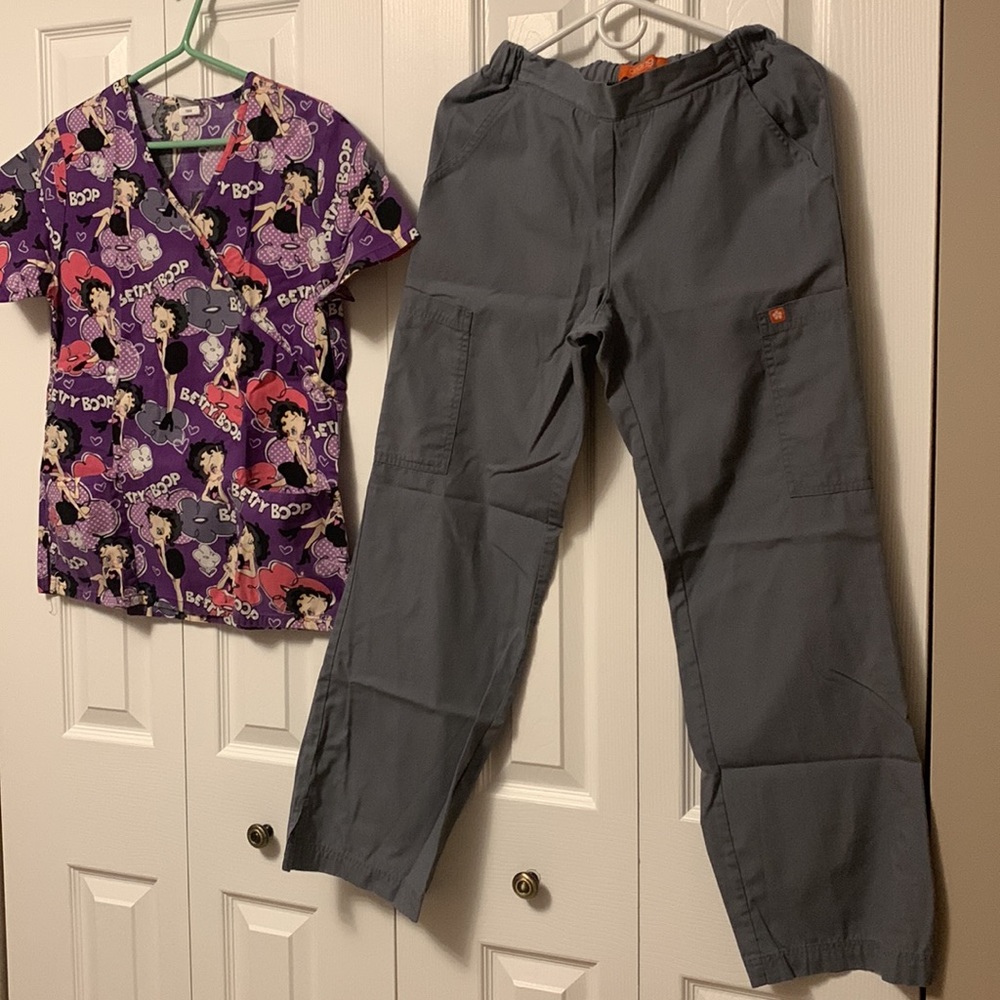 Scrub uniform set.